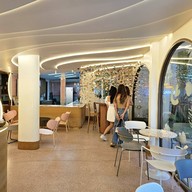 Flerwows smoothie and flowers  (เฟลอวาวส์ สมูทตี้ แอนด์ ฟลาวเวอร์)