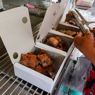 ขนมบ้าบิ่นมะพร้าวอ่อน หน้าธ.ธนชาต ตลาดนครปฐม 0700-1300