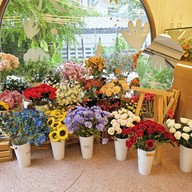 Flerwows smoothie and flowers  (เฟลอวาวส์ สมูทตี้ แอนด์ ฟลาวเวอร์)