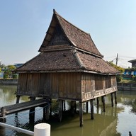 บรรยากาศ วัดหน้าพระธาตุ