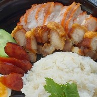 หมูแดง-กรอบ อร่อยไม่ซ้ำจำสูตรไม่ได้ 2