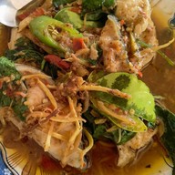 เจ๊รูญแกงป่า หน้าอิ่มจังหมูกะทะ