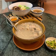 ล้วน ล้วน ข้าวขาหมู (RUAN RUAN)