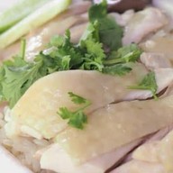 น้ำฝน ข้าวมันไก่อินดี้