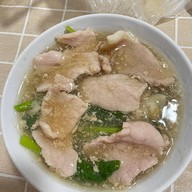 เมนูของร้าน บ.เบนซ์ ราดหน้ายอดผัก สุกี้ - สี่พระยา 🍜🌾 บางรัก