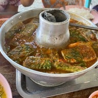 ลุงลอยป่าลั่น