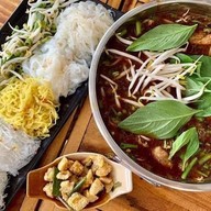 เมนูของร้าน ก๋วยเตี๋ยวเรือถูกปากนครชัยศรี