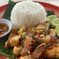 ห่อใหญ่ไก่ทอด ถนนริมน้ำ