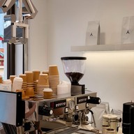 ti (ไท) coffee วัดมังกร