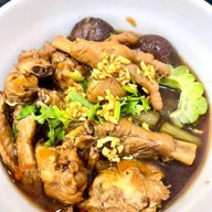 ครัวคุณส้มตลาดสายสอง Customer	ชามโตก๋วยเตี๋ยวไก่มะระบุฟเฟ่ต์ตลาดสายสอง
