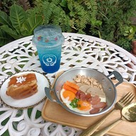 บุหรงทองคำ คาเฟ่ เพชรบุรี