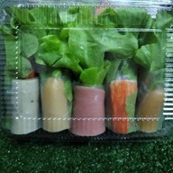 สลัดโรล & หมูปิ้งโบราณ