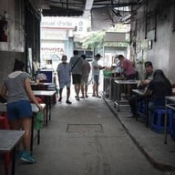 ข้าวหมูแดงนายโอวนครสนุก สี่แยกวรจักร ไม่มีสาขา