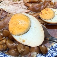 ข้าวขาหมูมันอยู่ในกระทะ เฮียเพ้งตรอกโรงหมู ซอยสุกร