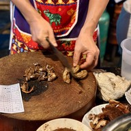ข้าวนึ่ง-ไก่ทอดเที่ยงคืน กำแพงดิน