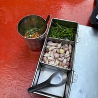 ข้าวขาหมูมันอยู่ในกระทะ เฮียเพ้งตรอกโรงหมู ซอยสุกร