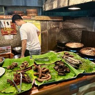 ข้าวนึ่ง-ไก่ทอดเที่ยงคืน กำแพงดิน