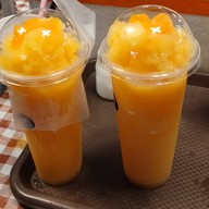 น้ำส้มคั้นแท้  ผลไม้ปั่นเเละเย็น สาขา1