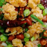 ยำแหนมข้าวทอด พงษ์เพชร