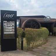 หน้าร้าน 180 cafe 180 All Day All Season Hostel