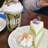 BEYOND CAFE (บียอนด์ คาเฟ่ กาแฟ เค้ก) สาขาสนามกีฬาเวสสุวรรณ