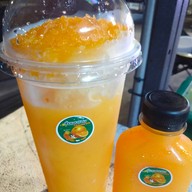 น้ำส้มคั้นแท้  ผลไม้ปั่นเเละเย็น สาขา1