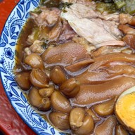 ข้าวขาหมูมันอยู่ในกระทะ เฮียเพ้งตรอกโรงหมู ซอยสุกร