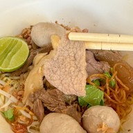 ก๋วยเตี๋ยวป้าสร้อย
