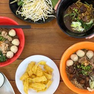 สาลี่ คาเฟ่ สุกี้โบราณสูตรถนนนครนอก สงขลา &ตามสั่ง สาขาถนนสุขเกษม สกลนคร