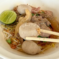 ก๋วยเตี๋ยวป้าสร้อย