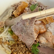 ก๋วยเตี๋ยวป้าสร้อย