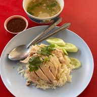 เมนูของร้าน เจ๊น้อยข้าวมันไก่