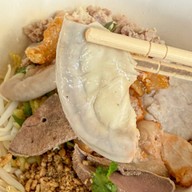 ก๋วยเตี๋ยวป้าสร้อย