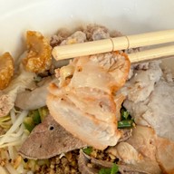 ก๋วยเตี๋ยวป้าสร้อย