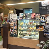 BEYOND CAFE (บียอนด์ คาเฟ่ กาแฟ เค้ก) สาขาสนามกีฬาเวสสุวรรณ