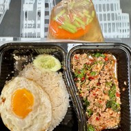 กระเพราถาด