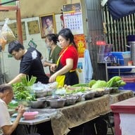 ข้าวต้มเจ๊สวย หรือ ข้าวต้ม 100 ปี พลับพลาไชย