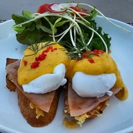 เมนูของร้าน The Bridge Bar & Bistro