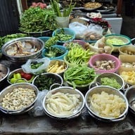 ข้าวต้มเจ๊สวย หรือ ข้าวต้ม 100 ปี พลับพลาไชย