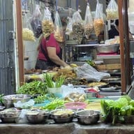 ข้าวต้มเจ๊สวย หรือ ข้าวต้ม 100 ปี พลับพลาไชย