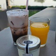 เมนูของร้าน The Bridge Bar & Bistro