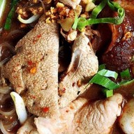 ก๋วยเตี๋ยวเรือบ้านปลัด8 & ครัวบ้านปลัด
