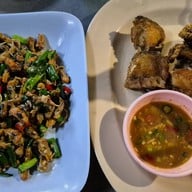 ข้าวต้มเจ๊สวย หรือ ข้าวต้ม 100 ปี พลับพลาไชย