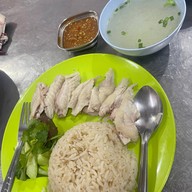 เมนูของร้าน เจ๊ศรี ข้าวมันไก่ตอน ไหหลำ สุขสวัสดิ์