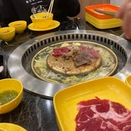 หมูสองชั้น เดอะ พร้อม ดินแดง