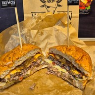 MadCow Burger by ToniSantos Asok สาขาอโศก