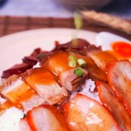 ก๋วยจั๊บข้าวหมูแดง