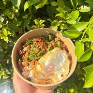 หอม- กะ-เพา สูตรพริกแห้งแซ่บปากซี๊ด By เจ้นก
