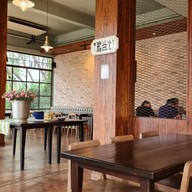 บรรยากาศ Wife's Restaurant