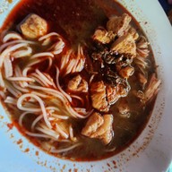 เมนูของร้าน น้ำเงี้ยวหม้อดินป้าอี๊ด หนองบัว